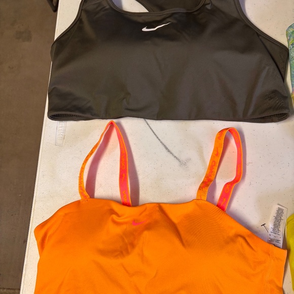 4 new womens XL Nike sports bras - Picture 2 of 3